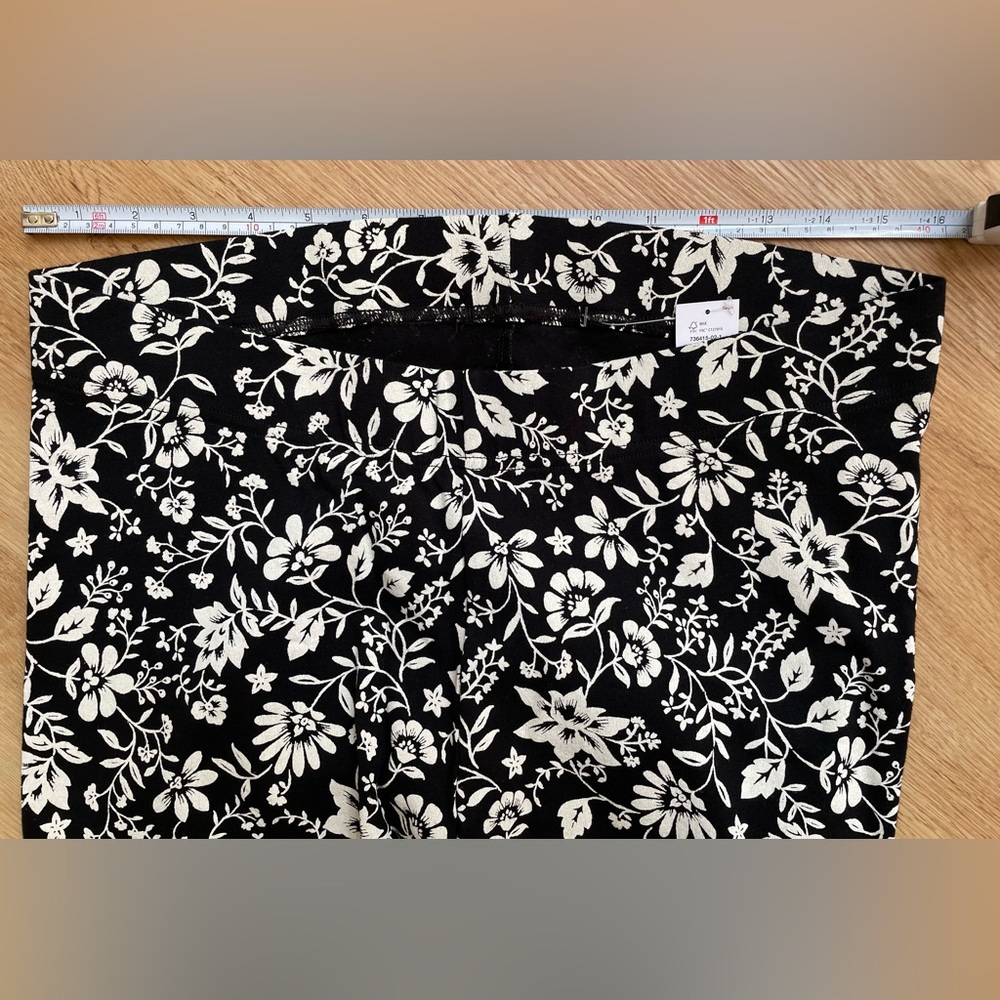 New NWT Old Navy large black white floral leggings - Picture 4 of 5
